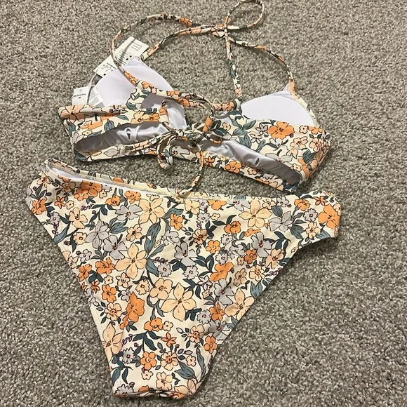 NWT Cupshe Floral Bikini Set with Orange and Cream - Picture 3 of 3